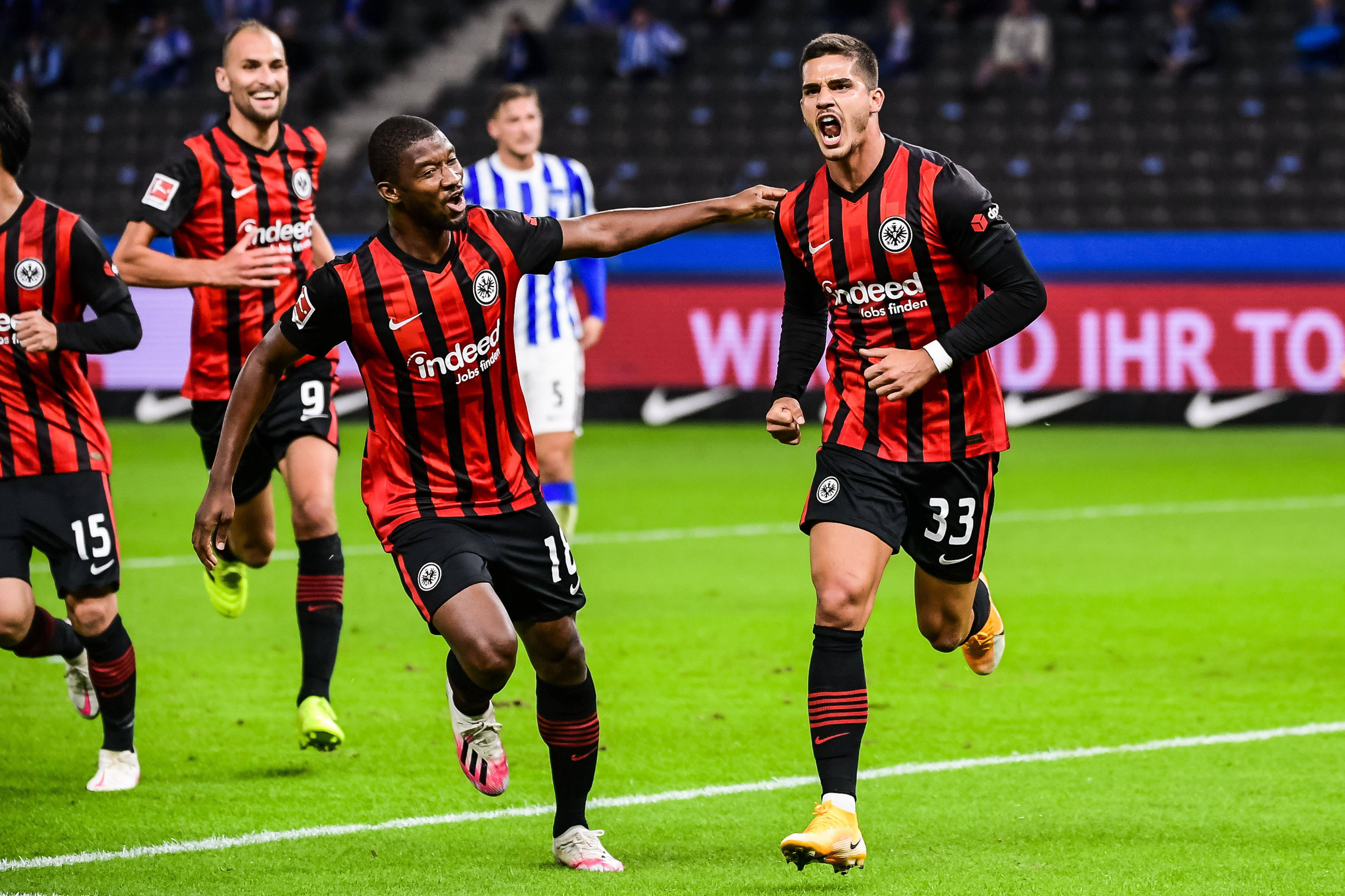 集结日足总杯焦点战，法兰克福豪取连胜，信心回归，训练强度明显提升 