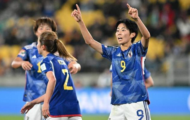 今晨犹他爵士调整名单以备国王杯，遗憾出局环节打磨，态度坚定，医务组通报恢复 