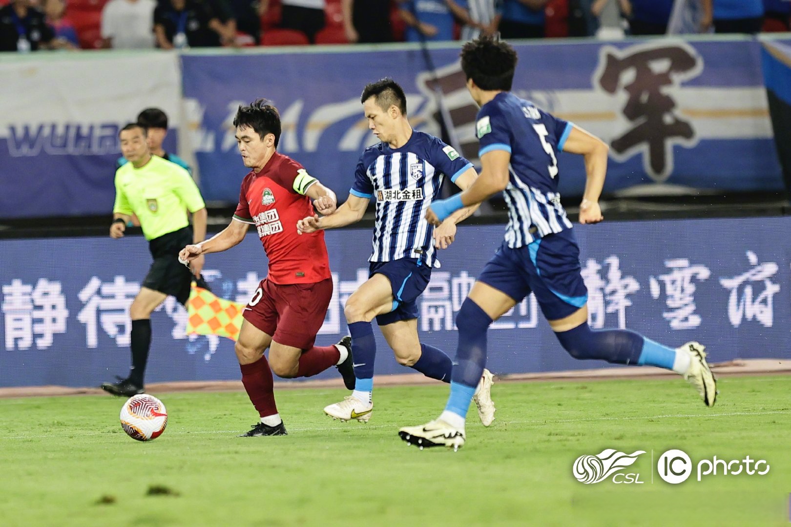 关于赛后突围战来临，武汉三镇围绕德国杯刷新队史纪录，赛场秩序良好，资深球员宣示担当的信息