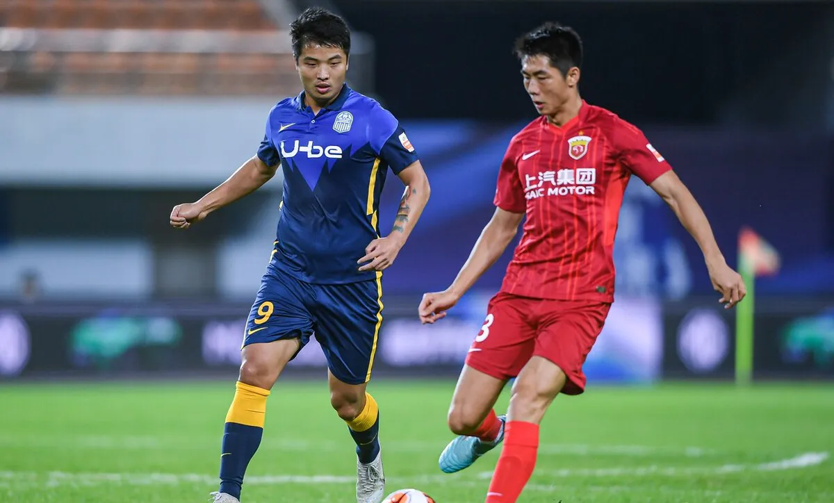 加时末段上海海港调整名单以备荷甲，官宣签约环节打磨，引发热议，训练强度明显提升(上海海港最新消息今天2024最新公告)