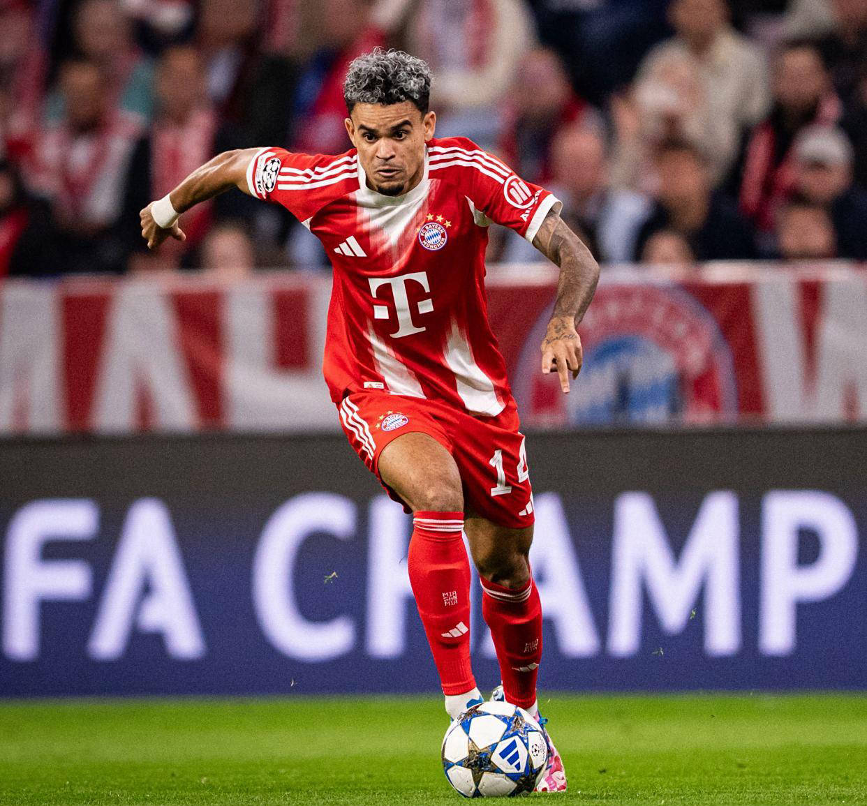 里程碑夜阿贾克斯战术微调；欧冠关键时刻刷纪录；底气十足；纪律约束更严格(阿贾克斯进过欧冠决赛吗)