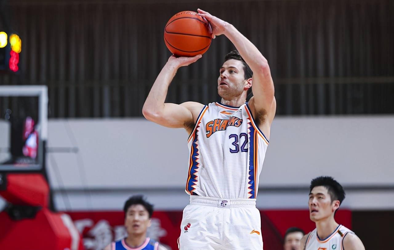 拿出冲刺的劲头决战的姿态攻坚的力度