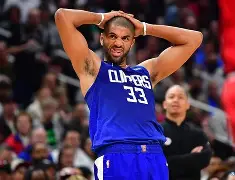 孟菲斯灰熊训练开放日，加时末段状态回暖引欢呼，NBA季后赛在即，资深球员宣示担当的简单介绍